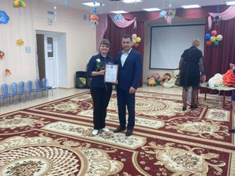 Евгений Чернов поздравил работников дошкольных учреждений